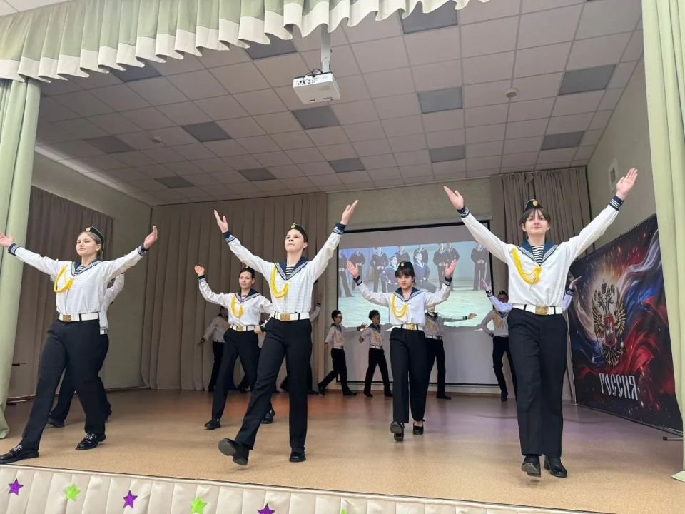 В МБОУ «СОШ №1 им. Вилина И.П.» 19 февраля был проведен конкурс «Честь имею!» среди нахимовских классов, посвященный Дню защитника Отечества В МБОУ «СОШ №1 им. Вилина И.П.» 19 февраля был проведен конкурс «Честь имею!» среди нахимовских классов, посвященный Дню защитника Отечества