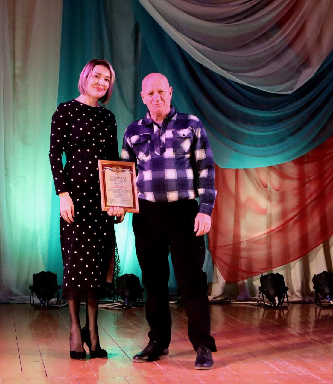 Инна Федоренко: Сегодня, в преддверии знаменательного Дня Защитника Отечества, вручила Почетные грамоты от администрации Джанкойского района нашим самым смелым, самым надежным, уверенным и сильным мужчинам Инна Федоренко: Сегодня, в преддверии знаменательного Дня Защитника Отечества, вручила Почетные грамоты от администрации Джанкойского района нашим самым смелым, самым надежным, уверенным и сильным мужчинам