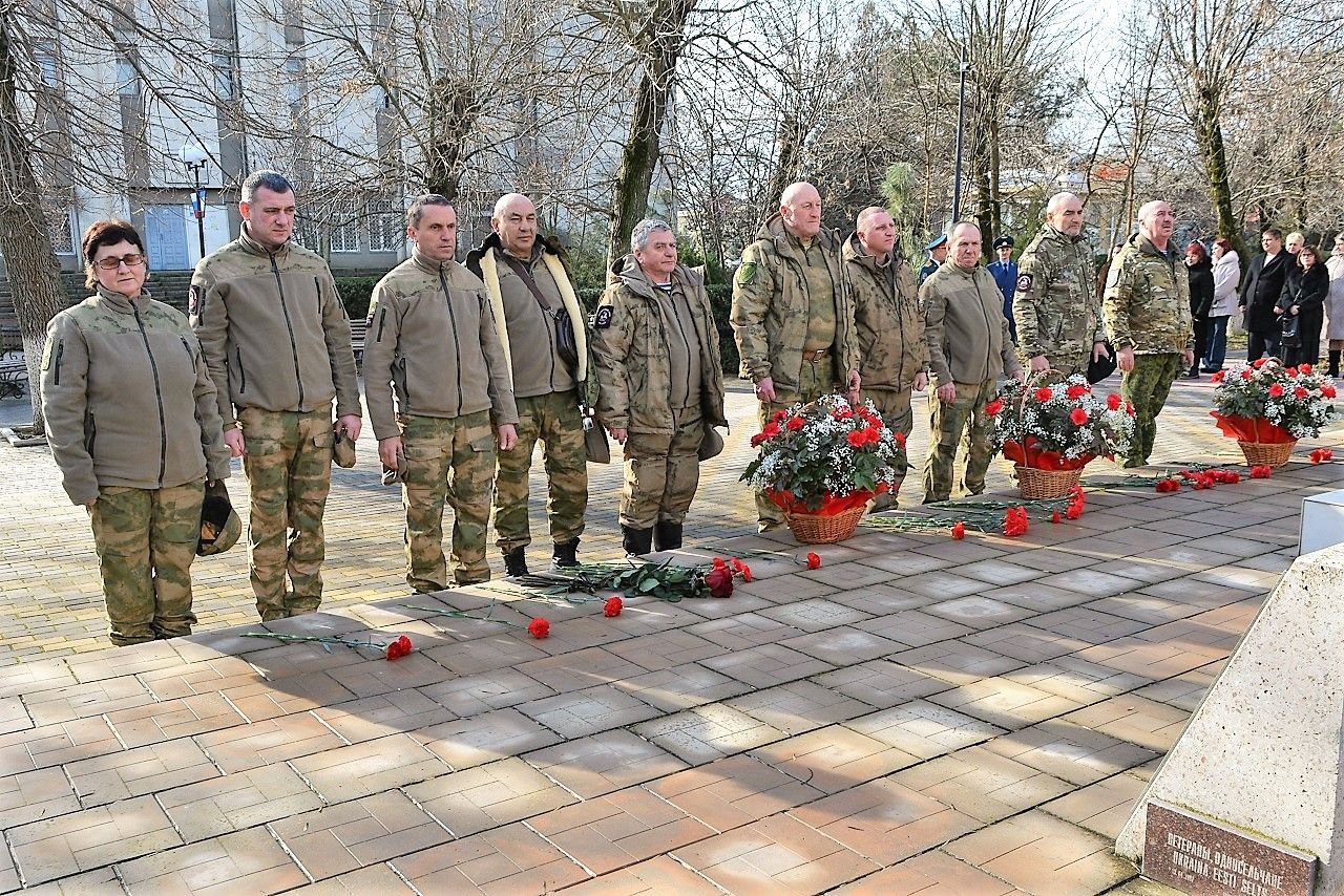 Александр Соколовский: Вместе с Главой муниципального образования Еленой Стельмах, депутатом Государственного Совета Республики Крым Валерием Хаситошвили, прокурором района Романом Дугаренко, участниками специальной военной... Александр Соколовский: Вместе с Главой муниципального образования Еленой Стельмах, депутатом Государственного Совета Республики Крым Валерием Хаситошвили, прокурором района Романом Дугаренко, участниками специальной военной...