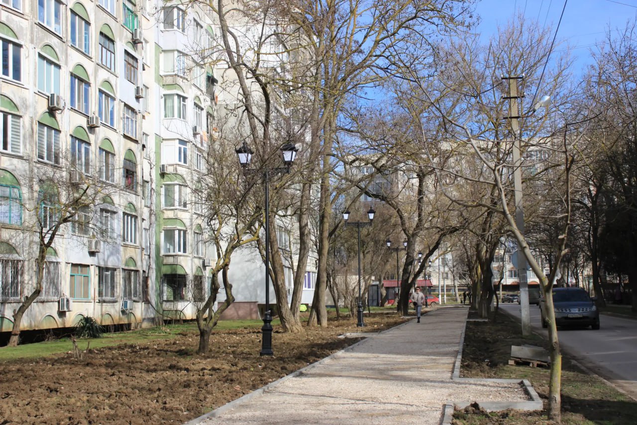 Продолжается системная работа по благоустройству города Продолжается системная работа по благоустройству города