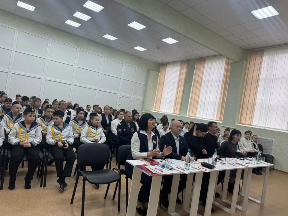 В МБОУ «СОШ №1 им. Вилина И.П.» 19 февраля был проведен конкурс «Честь имею!» среди нахимовских классов, посвященный Дню защитника Отечества В МБОУ «СОШ №1 им. Вилина И.П.» 19 февраля был проведен конкурс «Честь имею!» среди нахимовских классов, посвященный Дню защитника Отечества