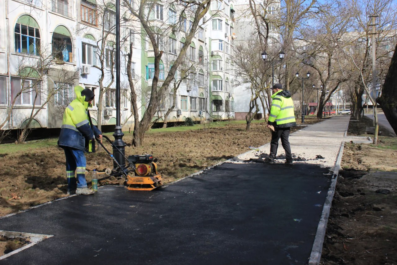 Продолжается системная работа по благоустройству города Продолжается системная работа по благоустройству города