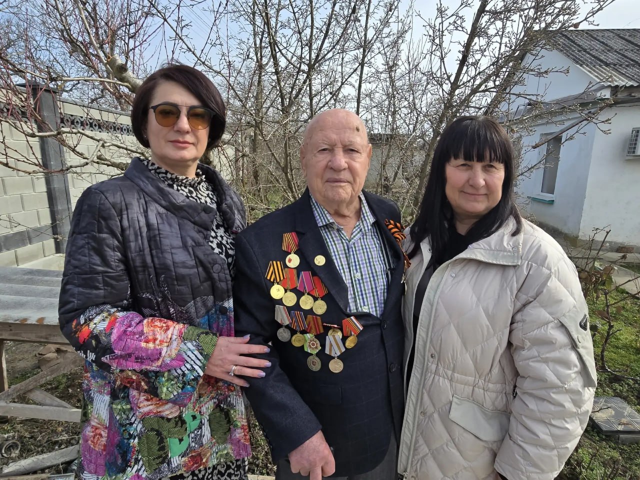 Заместитель председателя райсовета Михаил Колкунов, руководитель аппарата администрации района Валентина Миронова, глава администрации Почтовского сельского поселения Лариса Буланихина, депутат Почтовского сельского совета... Заместитель председателя райсовета Михаил Колкунов, руководитель аппарата администрации района Валентина Миронова, глава администрации Почтовского сельского поселения Лариса Буланихина, депутат Почтовского сельского совета...