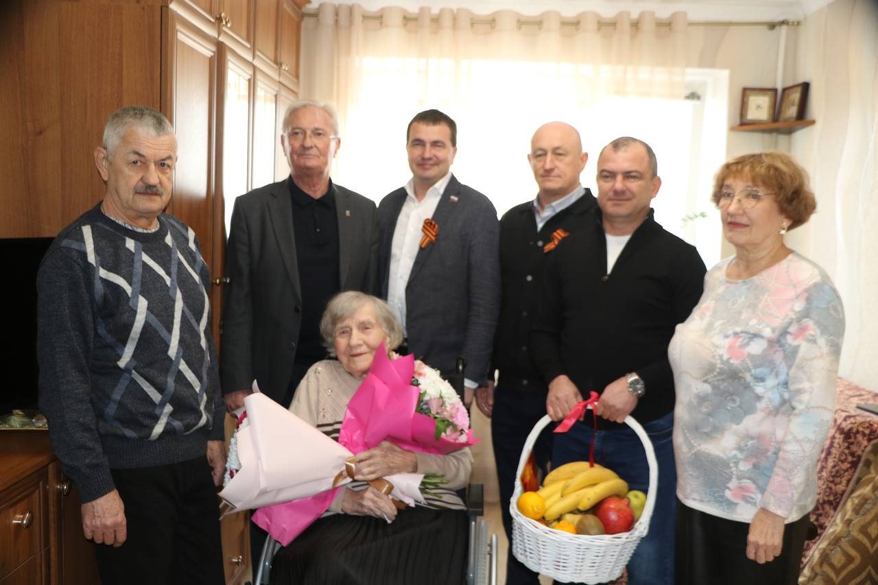 Ольга Урайкина: В честь предстоящего праздника Дня защитника Отечества поздравили дорогих ветеранов Антонину Меледину и Николая Шевякина Ольга Урайкина: В честь предстоящего праздника Дня защитника Отечества поздравили дорогих ветеранов Антонину Меледину и Николая Шевякина