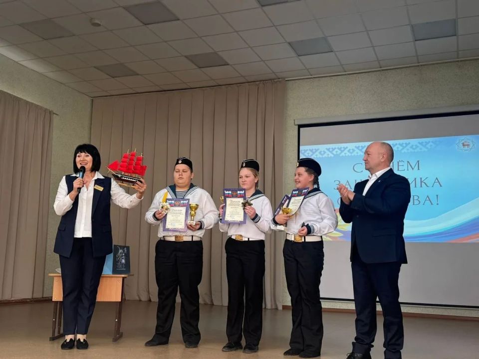 В МБОУ «СОШ №1 им. Вилина И.П.» 19 февраля был проведен конкурс «Честь имею!» среди нахимовских классов, посвященный Дню защитника Отечества В МБОУ «СОШ №1 им. Вилина И.П.» 19 февраля был проведен конкурс «Честь имею!» среди нахимовских классов, посвященный Дню защитника Отечества