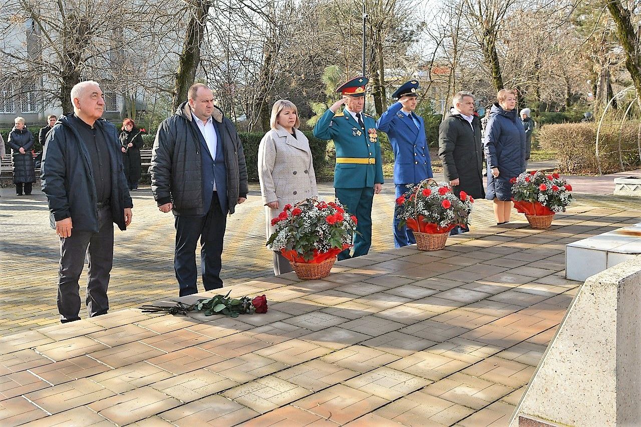 Александр Соколовский: Вместе с Главой муниципального образования Еленой Стельмах, депутатом Государственного Совета Республики Крым Валерием Хаситошвили, прокурором района Романом Дугаренко, участниками специальной военной...