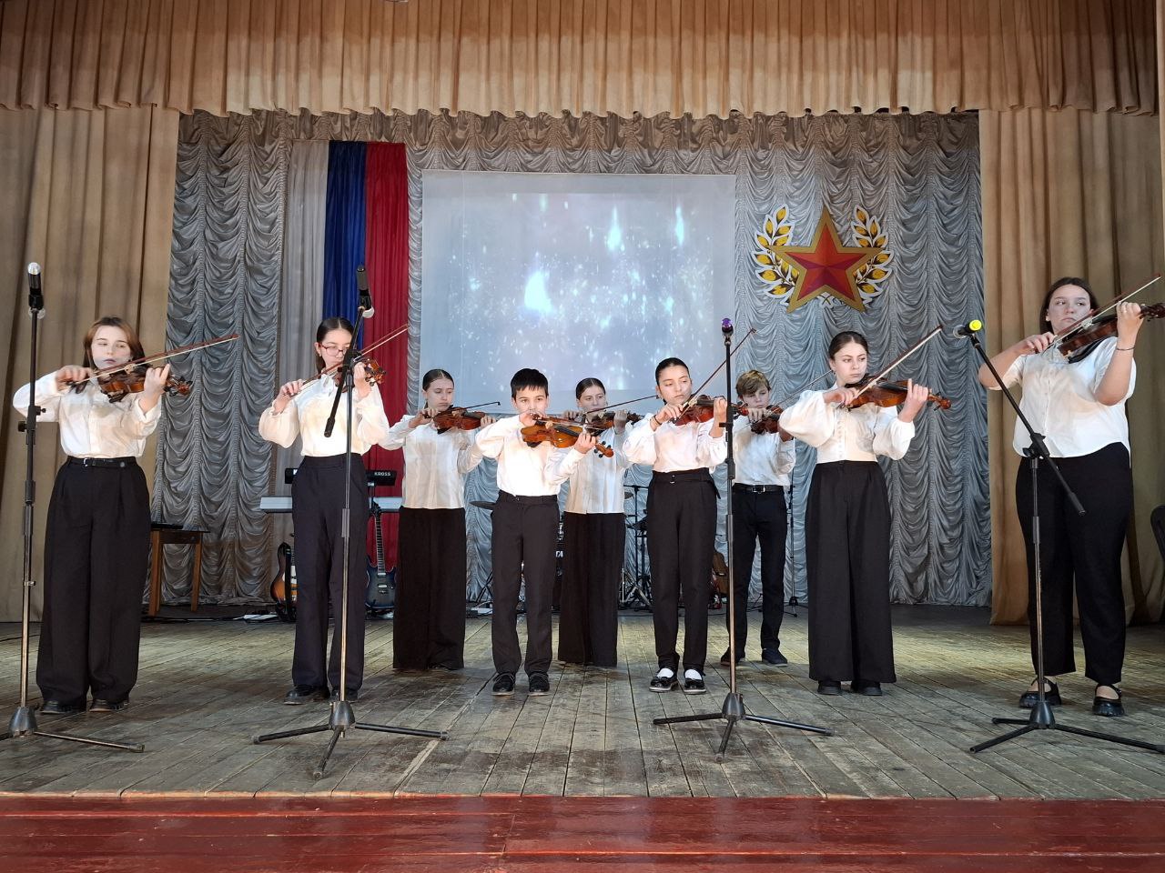 22 февраля в районном Доме культуры состоялся праздничный концерт «Мужчинам всех поколений посвящается», приуроченный ко Дню защитника Отечества 22 февраля в районном Доме культуры состоялся праздничный концерт «Мужчинам всех поколений посвящается», приуроченный ко Дню защитника Отечества