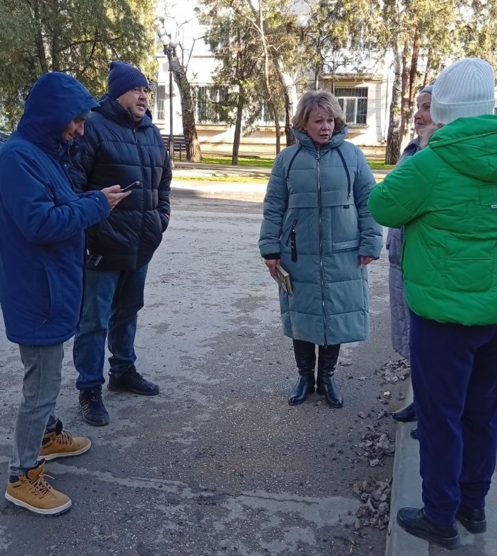 В керченских дворах продолжаются выездные встречи с керчанами