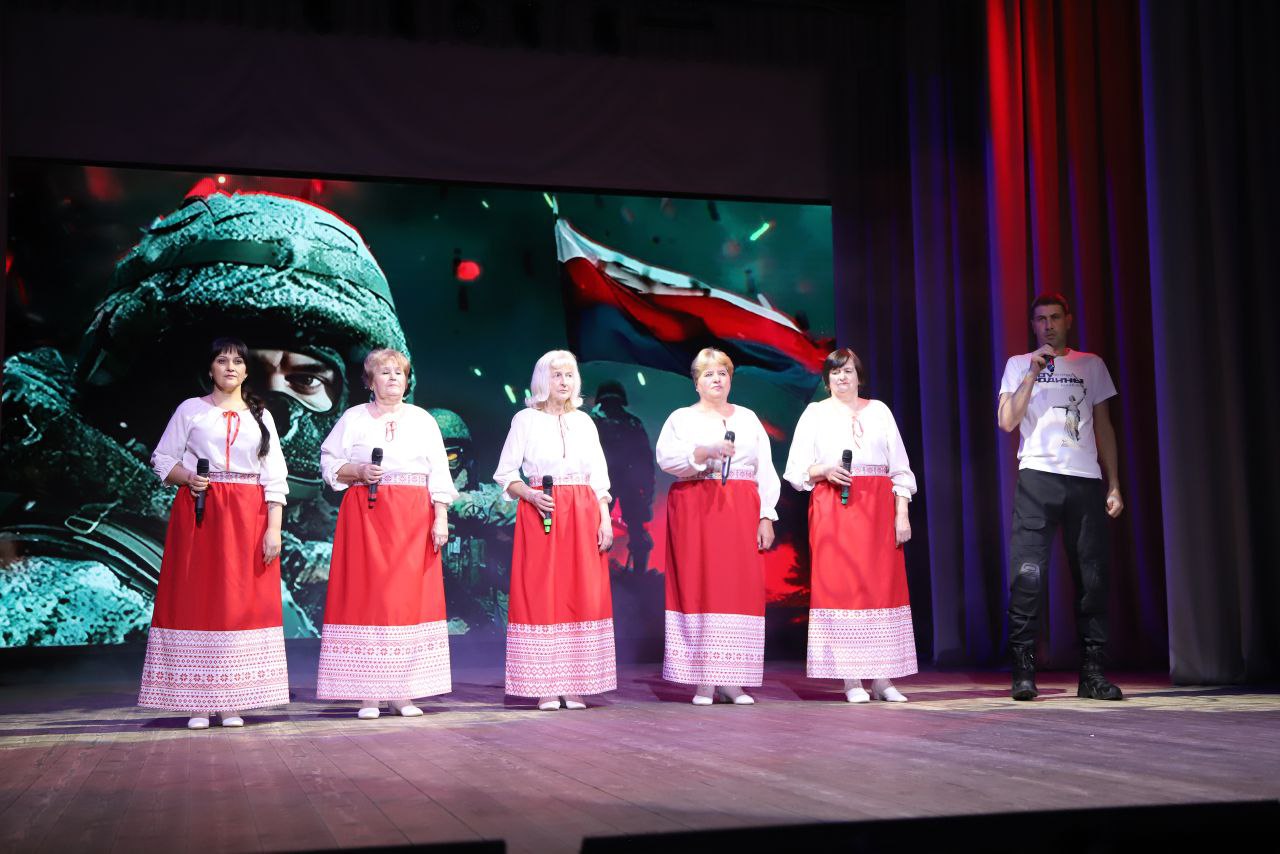 В Бахчисарае состоялся концерт арт-проекта «ZOV Родины» В Бахчисарае состоялся концерт арт-проекта «ZOV Родины»