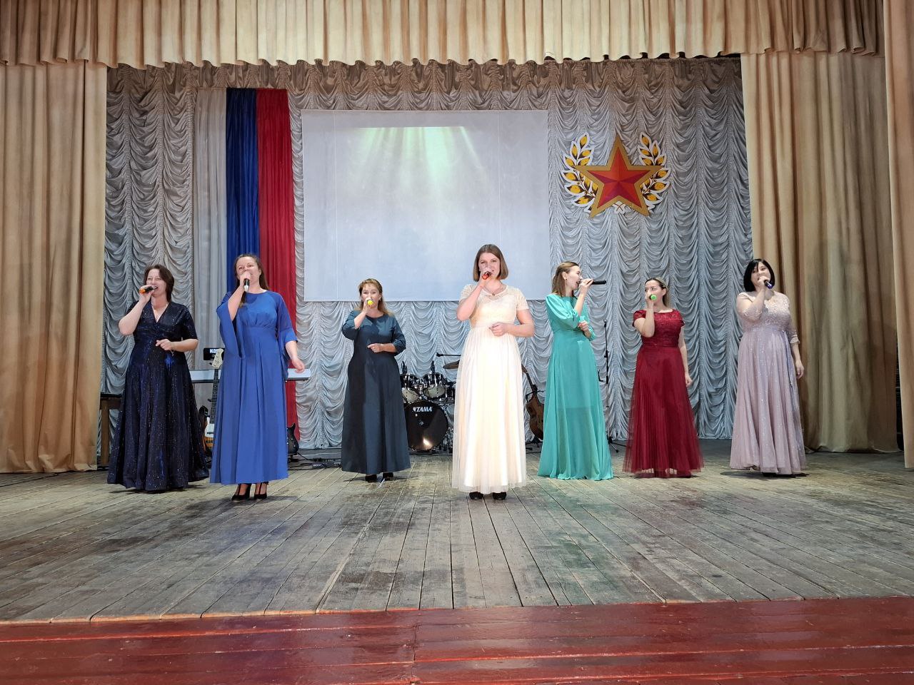 22 февраля в районном Доме культуры состоялся праздничный концерт «Мужчинам всех поколений посвящается», приуроченный ко Дню защитника Отечества 22 февраля в районном Доме культуры состоялся праздничный концерт «Мужчинам всех поколений посвящается», приуроченный ко Дню защитника Отечества