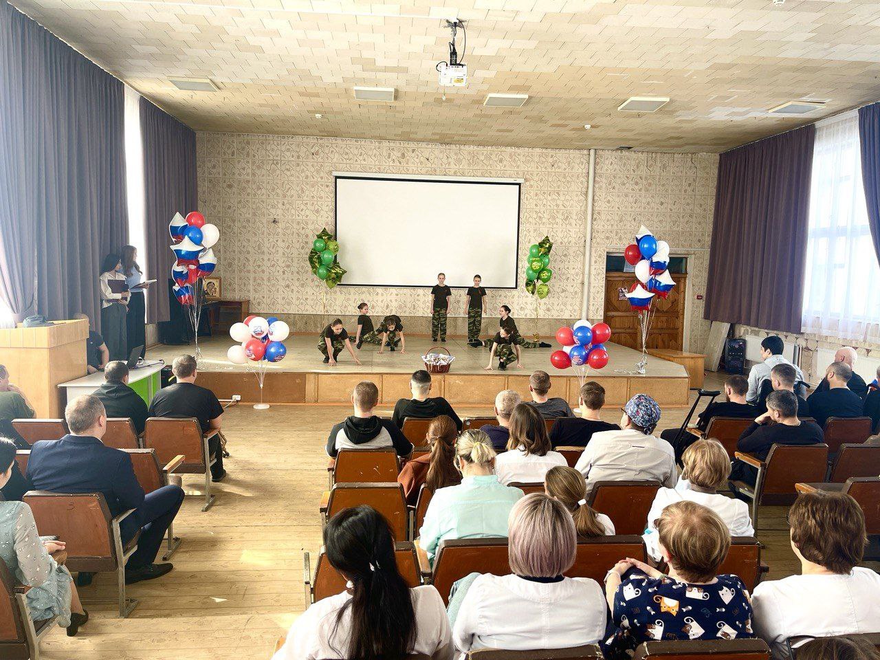 В преддверии Дня защитника Отечества в медицинском учреждении Симферополя состоялось праздничное мероприятие для военнослужащих, проходящих лечение В преддверии Дня защитника Отечества в медицинском учреждении Симферополя состоялось праздничное мероприятие для военнослужащих, проходящих лечение