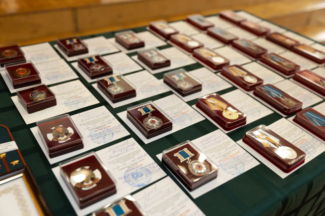 В канун Дня Защитника Отечества в Главном управлении МЧС России по РК прошло вручение ведомственных наград В канун Дня Защитника Отечества в Главном управлении МЧС России по РК прошло вручение ведомственных наград