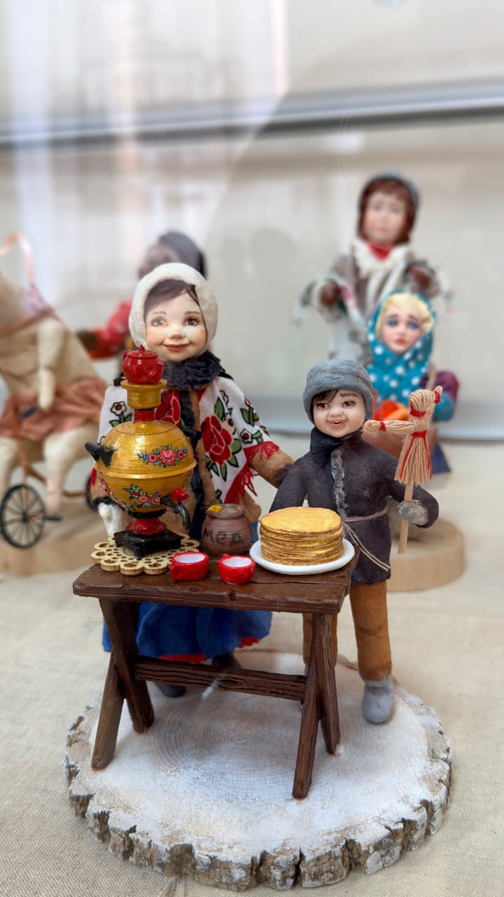 В Музее истории города Симферополя открылась выставка «Широкая масленица», на которой были представлены декоративно-прикладные работы и живопись В Музее истории города Симферополя открылась выставка «Широкая масленица», на которой были представлены декоративно-прикладные работы и живопись