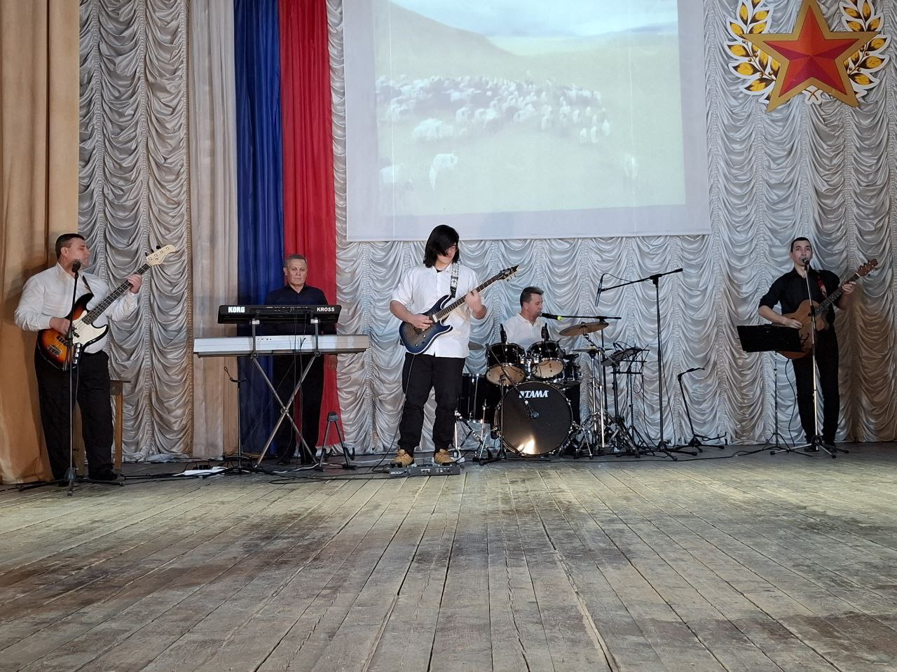 22 февраля в районном Доме культуры состоялся праздничный концерт «Мужчинам всех поколений посвящается», приуроченный ко Дню защитника Отечества 22 февраля в районном Доме культуры состоялся праздничный концерт «Мужчинам всех поколений посвящается», приуроченный ко Дню защитника Отечества