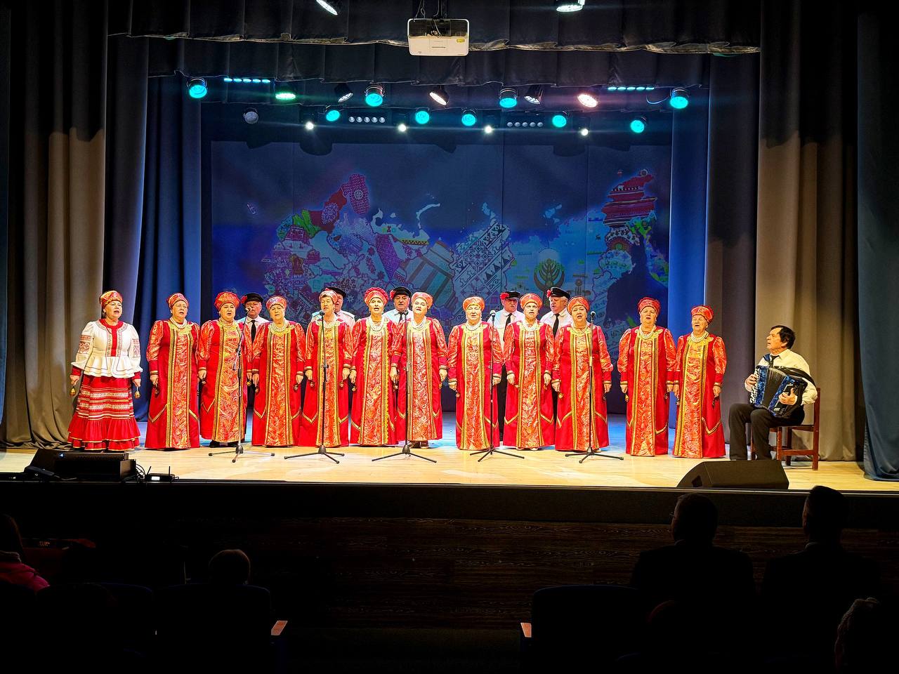 Александр Дудинов: В Черноморском районе дан старт Году единства народов России! В районном Доме культуры прошла концертная программа «Под созвездием народного единства»