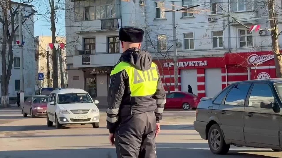 Госавтоинспекция Керчи провела рейд по соблюдению правил перевозки юных пассажиров