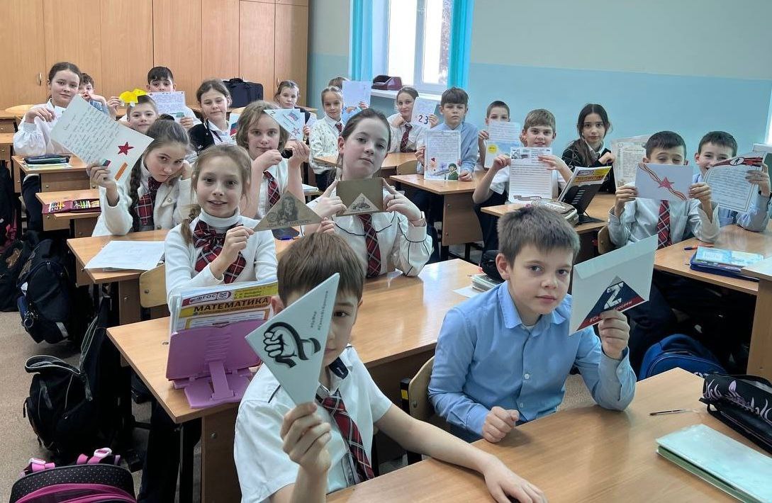 20 февраля, в преддверии Дня защитника Отечества, родители, ученики и педагоги МБОУ «Школа-лицей №3 им. А.С. Макаренко» направили поздравления нашим бойцам, выполняющим задачи в зоне проведения специальной военной операции 20 февраля, в преддверии Дня защитника Отечества, родители, ученики и педагоги МБОУ «Школа-лицей №3 им. А.С. Макаренко» направили поздравления нашим бойцам, выполняющим задачи в зоне проведения специальной военной операции