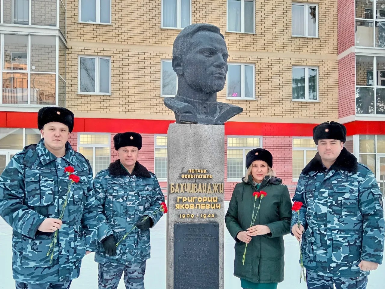 Таможенники России почтили память защитников Отечества Таможенники России почтили память защитников Отечества