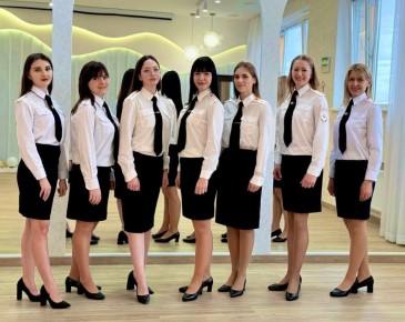 #Хороших_выходных всем жителям и гостям Республики Крым желают сотрудницы полиции г. Феодосии и слушатели Крымского филиала Краснодарского университета МВД России