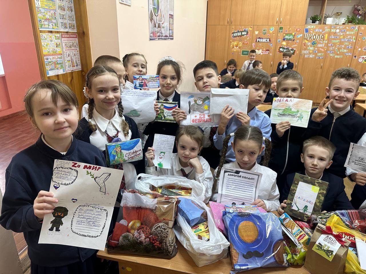 20 февраля, в преддверии Дня защитника Отечества, родители, ученики и педагоги МБОУ «Школа-лицей №3 им. А.С. Макаренко» направили поздравления нашим бойцам, выполняющим задачи в зоне проведения специальной военной операции 20 февраля, в преддверии Дня защитника Отечества, родители, ученики и педагоги МБОУ «Школа-лицей №3 им. А.С. Макаренко» направили поздравления нашим бойцам, выполняющим задачи в зоне проведения специальной военной операции