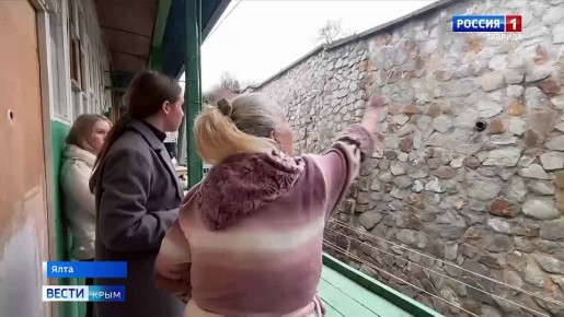 Жители улицы Ломоносова в Ялте обеспокоены состоянием подпорной стены вблизи жилых домов