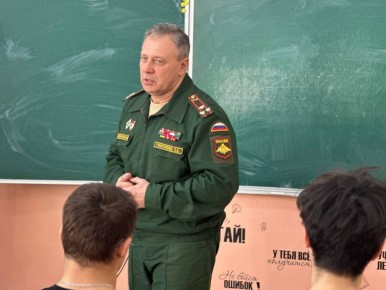 Представители Общественного совета при УМВД России по г. Симферополю провели «Урок мужества» в учебных заведениях