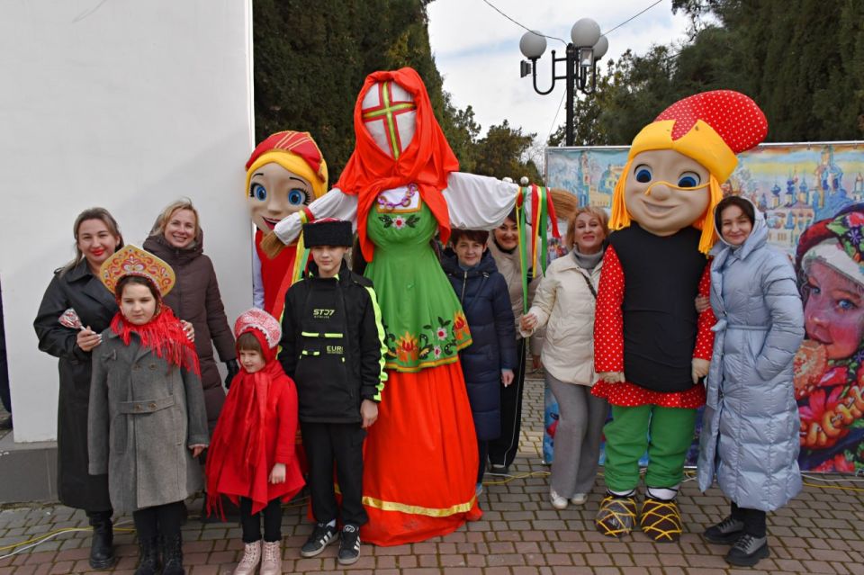 Народные Масленичные гуляния прошли в Судаке в субботу Народные Масленичные гуляния прошли в Судаке в субботу