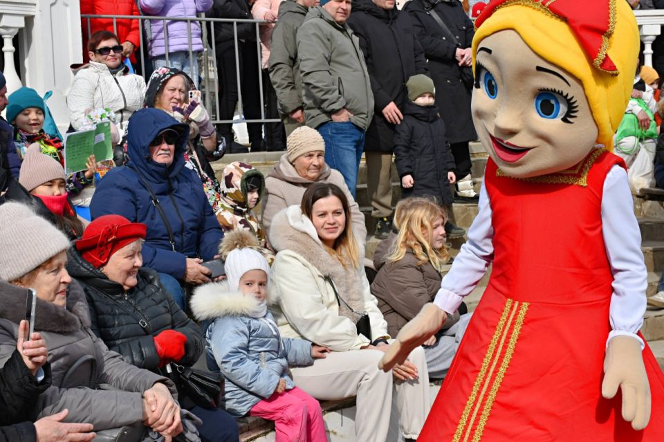 Народные Масленичные гуляния прошли в Судаке в субботу Народные Масленичные гуляния прошли в Судаке в субботу