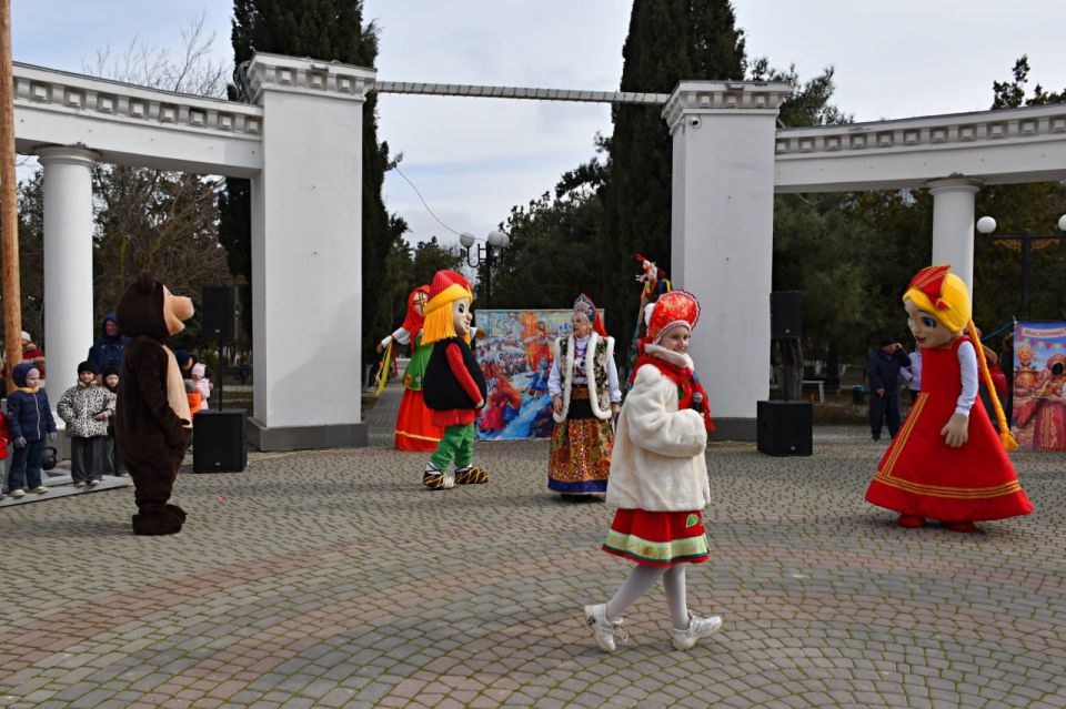 Народные Масленичные гуляния прошли в Судаке в субботу Народные Масленичные гуляния прошли в Судаке в субботу