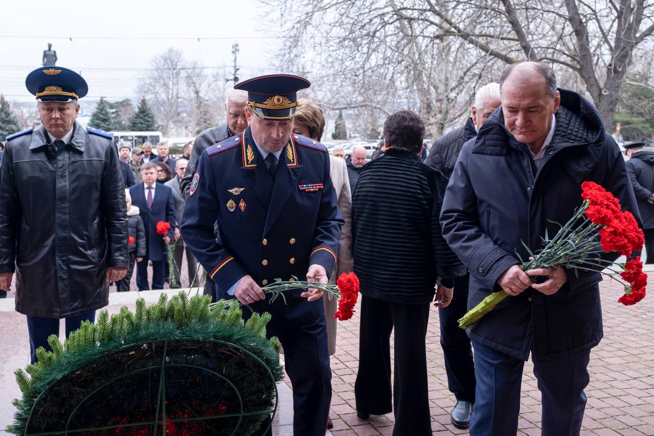 Начальник УМВД России по г.Севастополю генерал-майор полиции Сергей Сигунов принял участие в торжественном мероприятии, посвящённом Дню защитника Отечества Начальник УМВД России по г.Севастополю генерал-майор полиции Сергей Сигунов принял участие в торжественном мероприятии, посвящённом Дню защитника Отечества