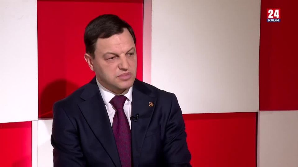 В Крыму планируют повысить уровень гражданской идентичности