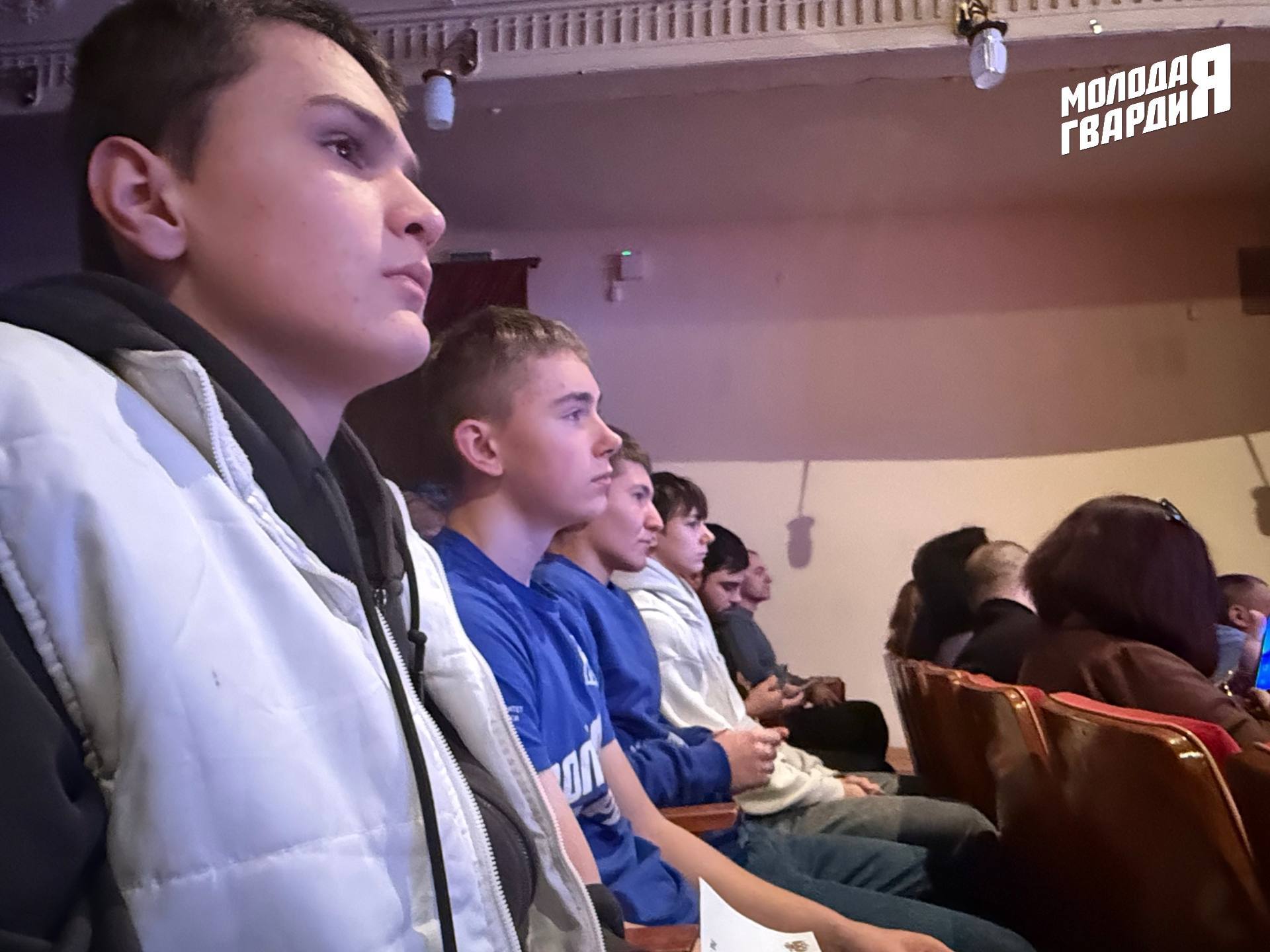 Молодогвардейцы Евпатории приняли участие в праздничном концерте ко Дню защитника Отечества Молодогвардейцы Евпатории приняли участие в праздничном концерте ко Дню защитника Отечества