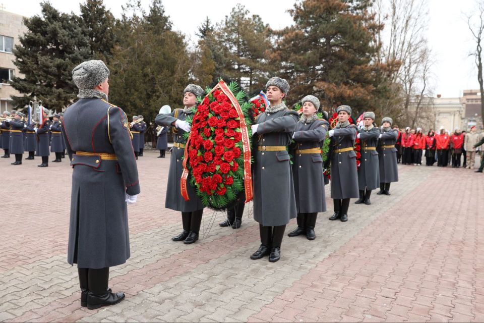 Работники Южной транспортной прокуратуры приняли участие в мероприятиях, посвященных Дню защитника Отечества Работники Южной транспортной прокуратуры приняли участие в мероприятиях, посвященных Дню защитника Отечества