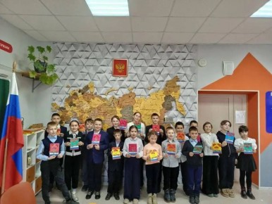 В преддверии Дня защитника Отечества прокурор Симферопольского района Алексей Филоненко провёл Урок мужества для воспитанников подшефной Лозовской специальной школы-интерната