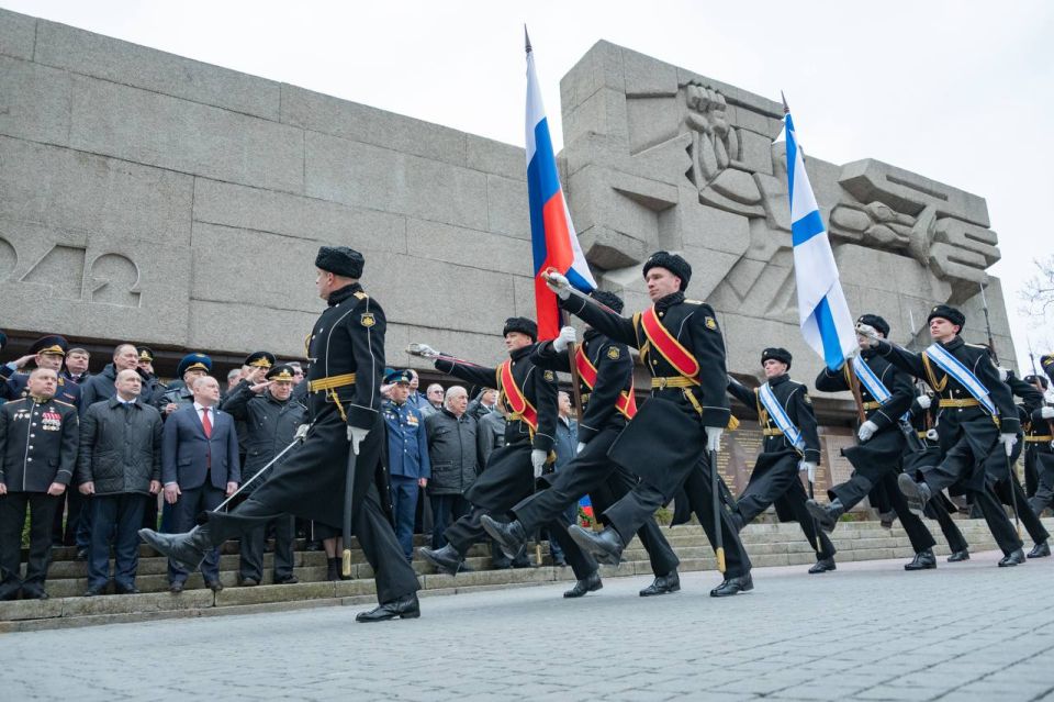 Михаил Развожаев: Сегодня Севастополь отмечает День защитника Отечества и 12-ю годовщину начала Русской весны Михаил Развожаев: Сегодня Севастополь отмечает День защитника Отечества и 12-ю годовщину начала Русской весны
