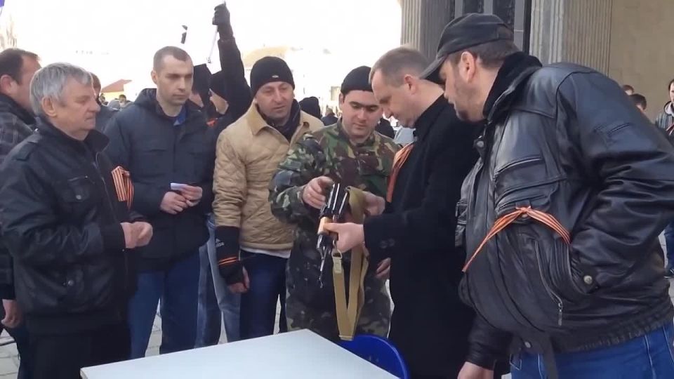 23 февраля 2014 года в Крыму создали народное ополчение