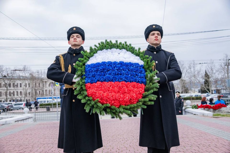 Михаил Развожаев: Сегодня Севастополь отмечает День защитника Отечества и 12-ю годовщину начала Русской весны Михаил Развожаев: Сегодня Севастополь отмечает День защитника Отечества и 12-ю годовщину начала Русской весны