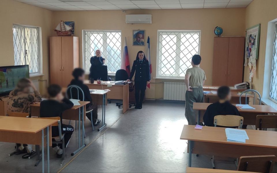 Сотрудники полиции провели профилактическую встречу с воспитанниками ЦВСНП МВД по Республике Крым, направленную на противодействие экстремизму
