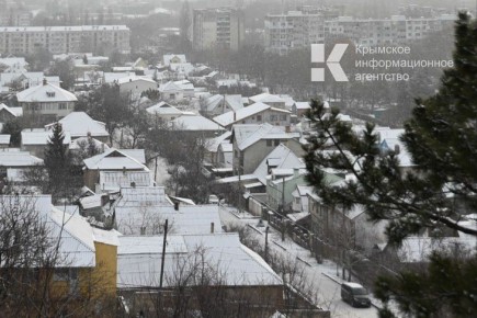 По данным Крымского Гидрометцентра до конца суток 24 февраля, в течение суток 25 февраля в Крыму ожидается дождь, переходящий в мокрый снег, снег, местами очень сильные осадки, гололедно-изморозевые отложения, метель, на...