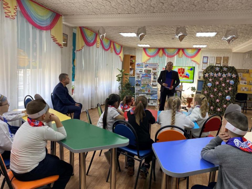 Раздольненский районный отдел ЗАГС провёл патриотический лекторий «День защитника Отечества» в Раздольненской центральной районной библиотеке им. А.И. Домбровского. Мероприятие было организовано в рамках... Раздольненский районный отдел ЗАГС провёл патриотический лекторий «День защитника Отечества» в Раздольненской центральной районной библиотеке им. А.И. Домбровского. Мероприятие было организовано в рамках...