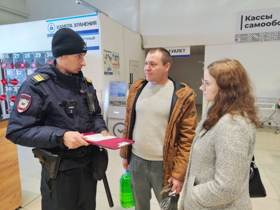 Севастопольские полицейские продолжают информационную кампанию «Стоп, мошенники!»