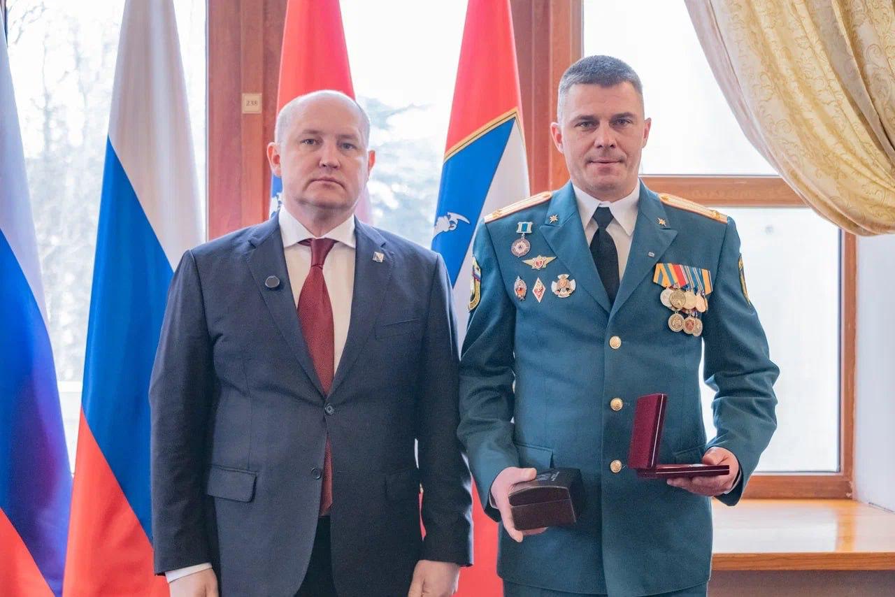 Севастопольские сотрудники МЧС получили госнаграды в День защитника Отечества Севастопольские сотрудники МЧС получили госнаграды в День защитника Отечества