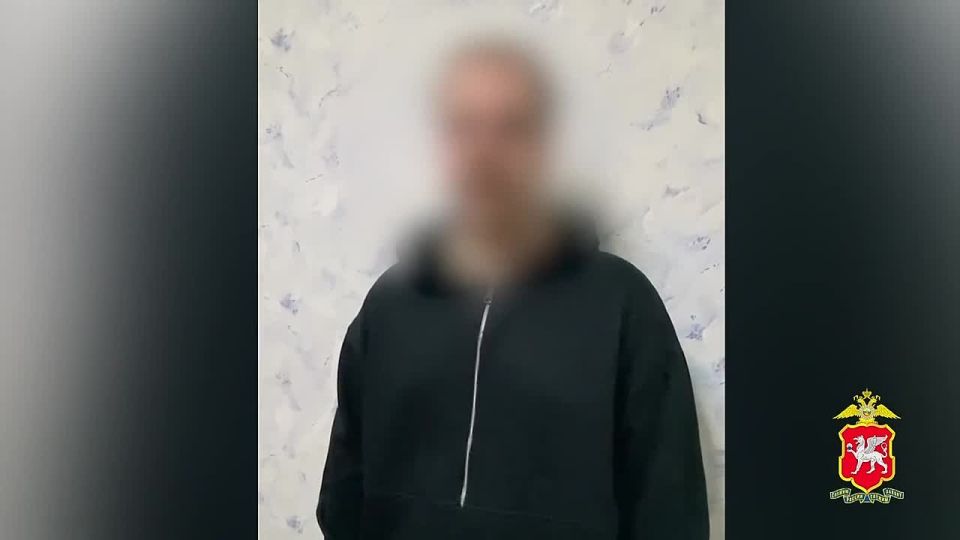 Полицейские Крыма задержали курьера дистанционных аферистов, который намеревался покинуть полуостров