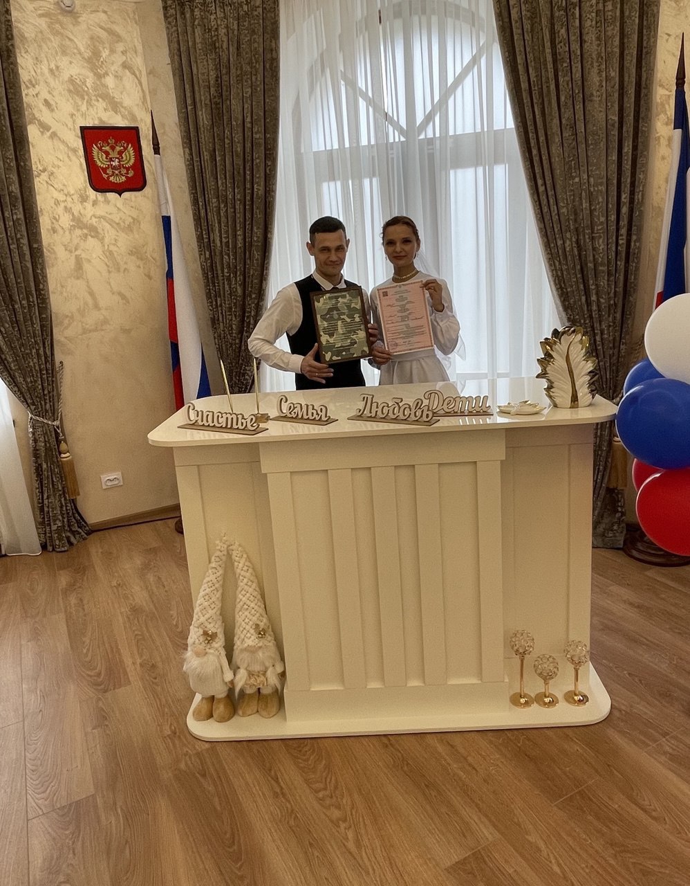 Бахчисарайский районный отдел ЗАГС в праздничные дни торжественно регистрировал браки Михаила и Татьяны Гажаловых, Ивана и Алёны Шелковниковых, Георгия и Кристины Рыбиных Бахчисарайский районный отдел ЗАГС в праздничные дни торжественно регистрировал браки Михаила и Татьяны Гажаловых, Ивана и Алёны Шелковниковых, Георгия и Кристины Рыбиных