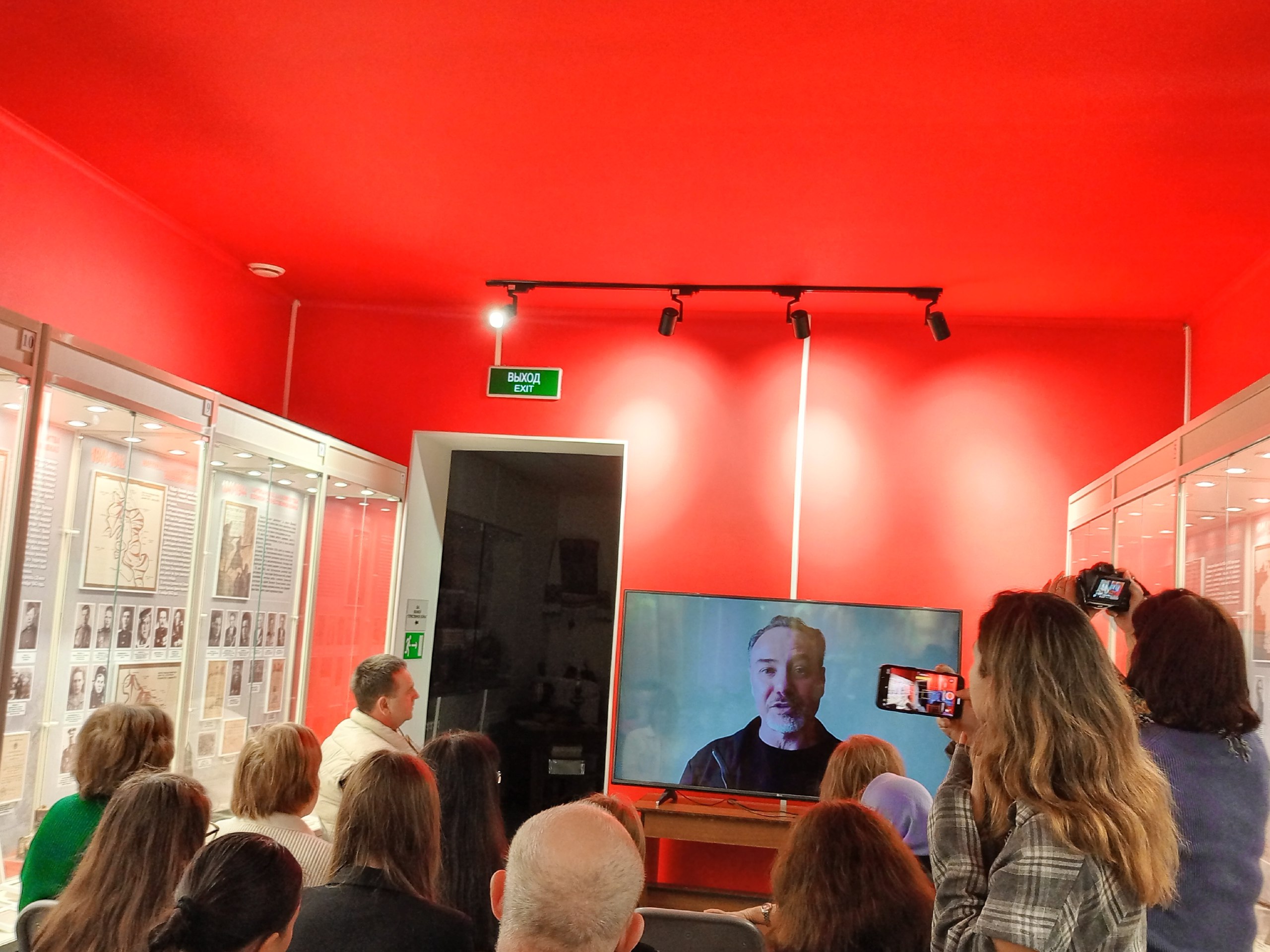 Сотрудники архивного сектора администрации Черноморского района приняли участие в презентации фильма «Три дня весны»