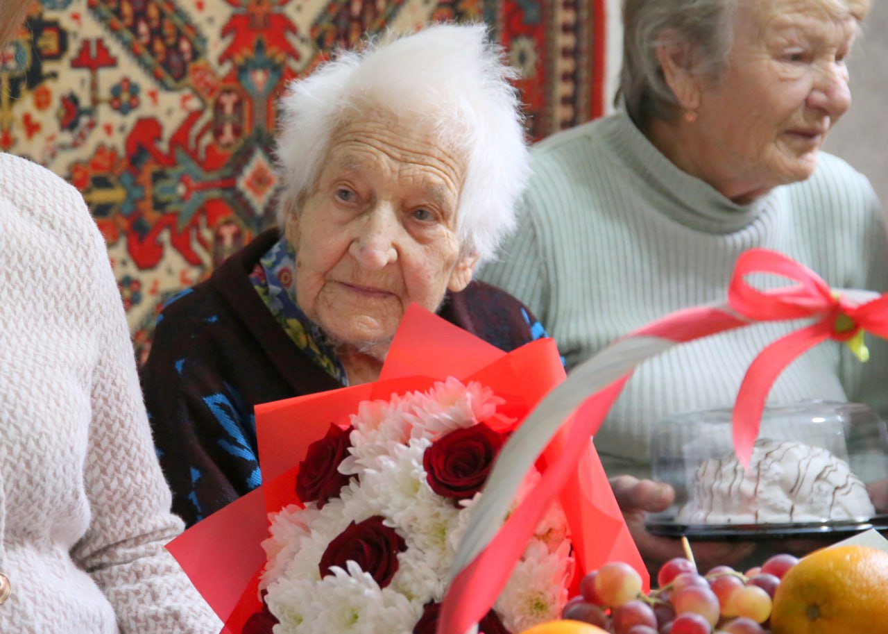 99 лет жизни и труда: в Бахчисарае поздравили труженицу тыла Елизавету Владимировну Ковешникову с днем рождения
