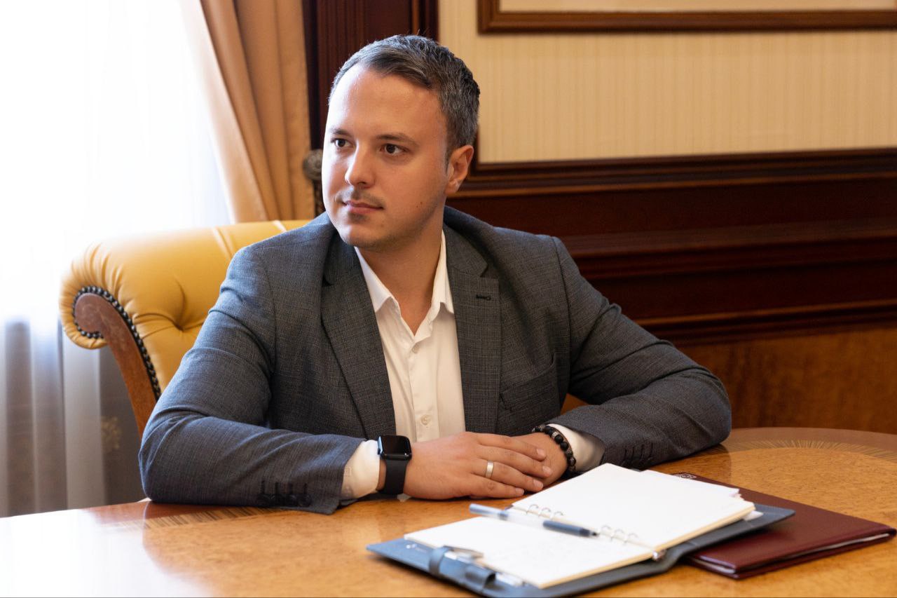 Сегодня свой день рождения празднует Председатель Государственного комитета молодежной политики Республики Крым Зинченко Алексей Сергеевич