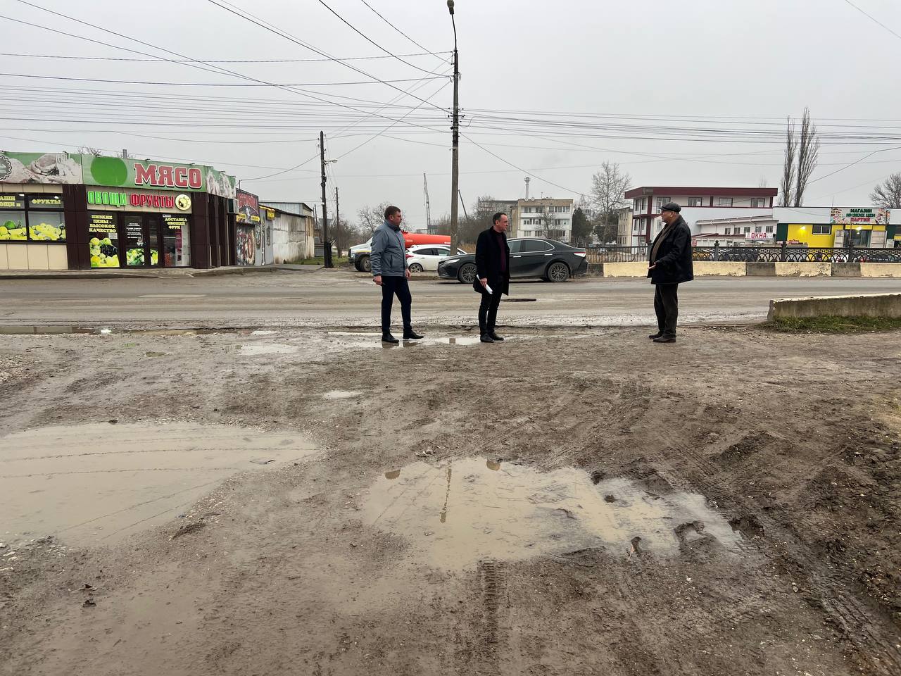 Игорь Ивин: В рамках реализации поручения главы Республики Крым, перед началом проведения ямочного ремонта совместно со своим заместителем Игорем Куприяновым и главным инженером филиала «Джанкойской ДРСУ» АО «Крымавтодор»... Игорь Ивин: В рамках реализации поручения главы Республики Крым, перед началом проведения ямочного ремонта совместно со своим заместителем Игорем Куприяновым и главным инженером филиала «Джанкойской ДРСУ» АО «Крымавтодор»...