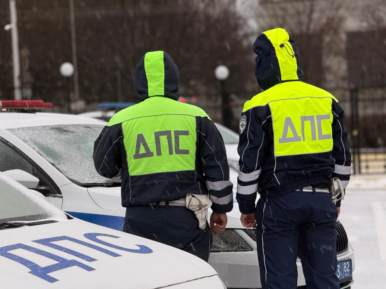 Госавтоинспекция Крыма напоминает всем участникам дорожного движения о необходимости проявлять повышенную осторожность в условиях зимы