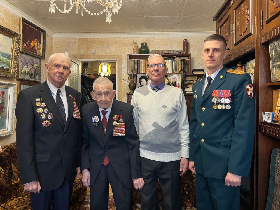 В Крыму и Севастополе росгвардейцы поздравили с праздником ветеранов Великой Отечественной войны В Крыму и Севастополе росгвардейцы поздравили с праздником ветеранов Великой Отечественной войны